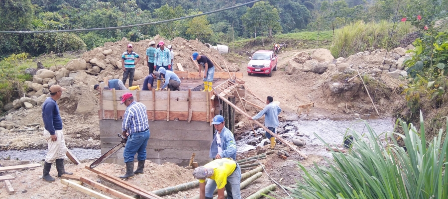 FUNDICION DE UN PUENTE LA ESPERANZA DE LELIA FUNDICION DE UN PUENTE LA ESPERANZA DE LELIA